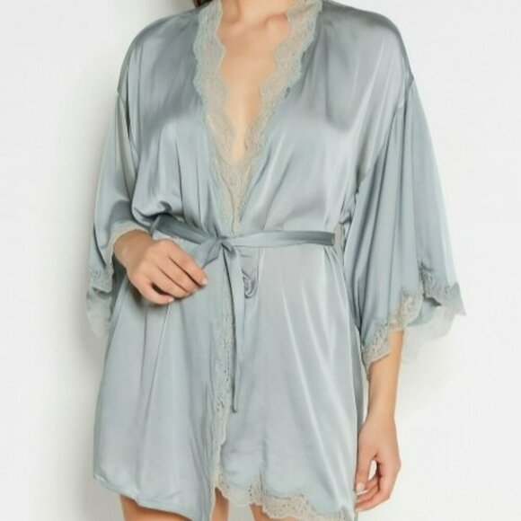 Victoria's Secret Other - Victoria's Secret Pre-Loved M/L Lace Trim Polyester Short Sage Green Robe Kimono